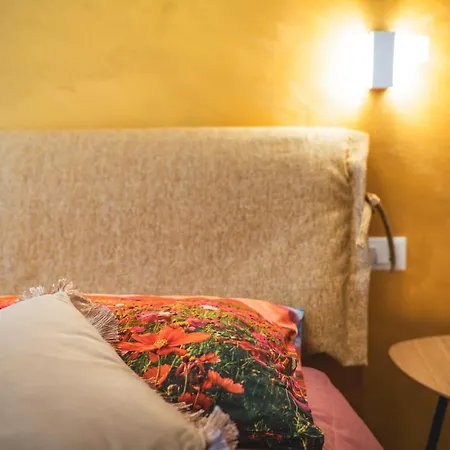 San Giusto Elegante Bilocale Con Balcone E Vista 아파트 *