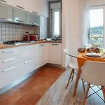 San Giusto Elegante Bilocale Con Balcone E Vista شقة