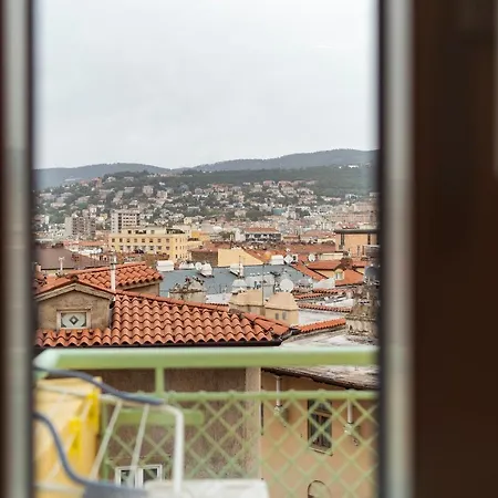 Apartment San Giusto Elegante Bilocale Con Balcone E Vista
