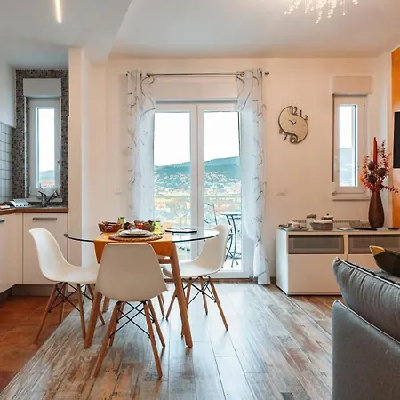 San Giusto Elegante Bilocale Con Balcone E Vista *