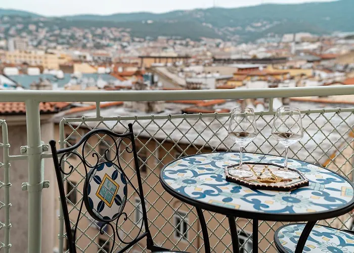 San Giusto Elegante Bilocale Con Balcone E Vista