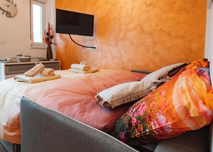 San Giusto Elegante Bilocale Con Balcone E Vista Trieste